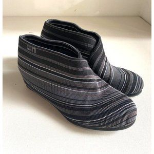NEW United Nude Monochromatic Grey Stripe Flat Booties 39
